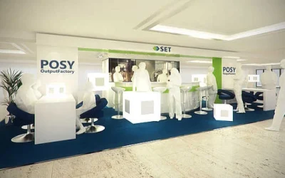 Messestand mit dem Namen SET und POSY OutputFactory, ausgestattet mit Tischen und Stühlen.